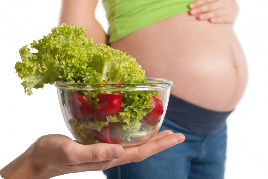 беременной предлагают салат