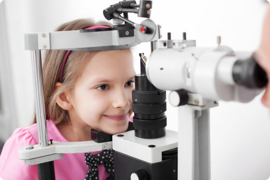 ребенок на приеме у офтальмолога