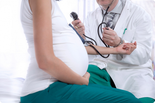 беременная женщина мереет давление