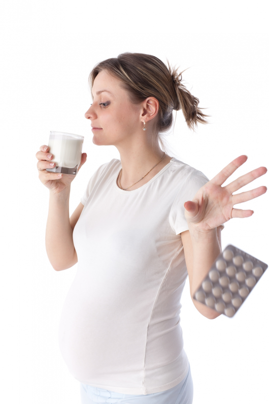 беременная пьет молоко вместо таблеток