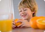 Стоматологи призывают меньше давать детям фруктовые соки